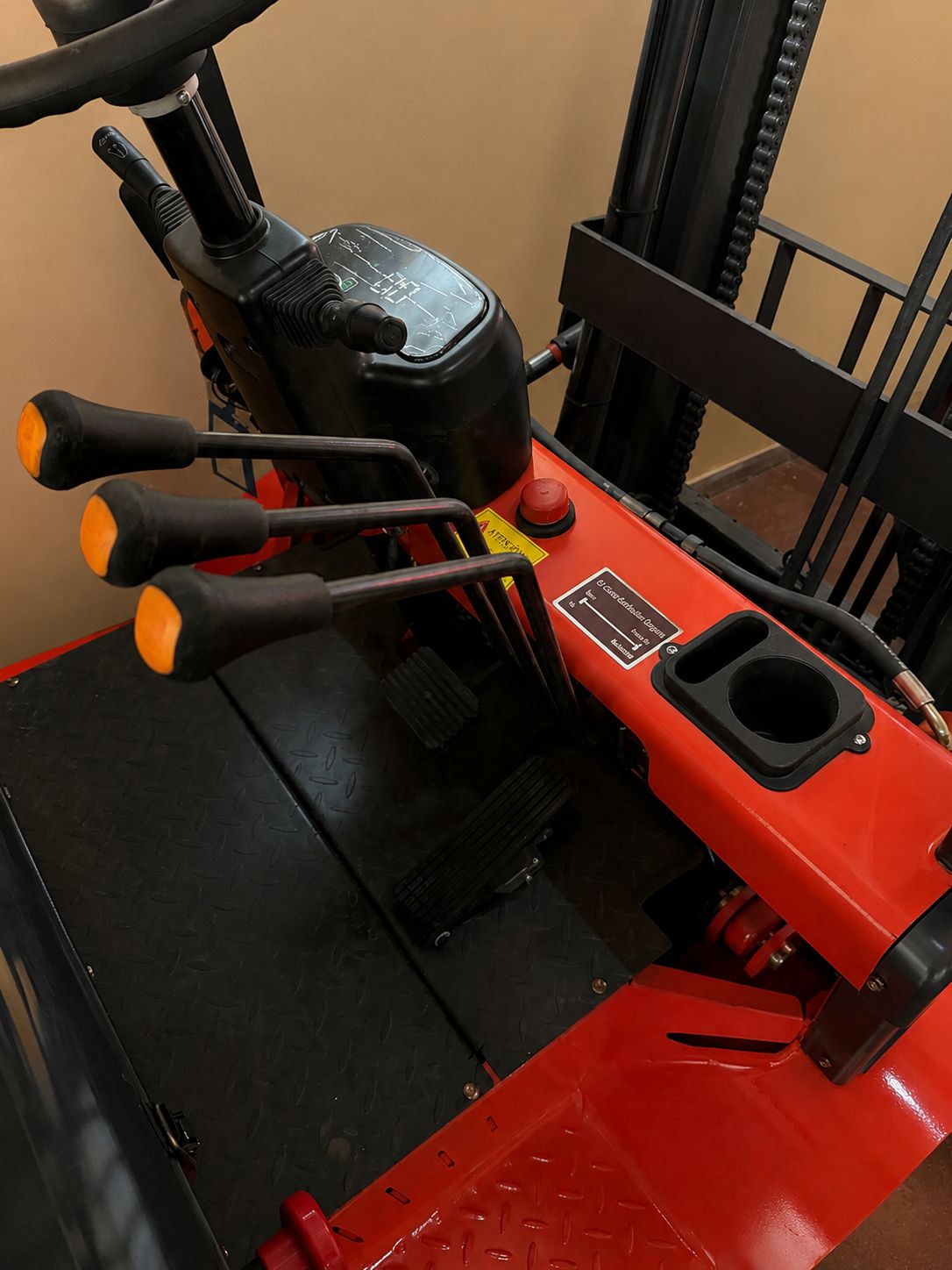 Palancas hidráulicas del autoelevador eléctrico Benji